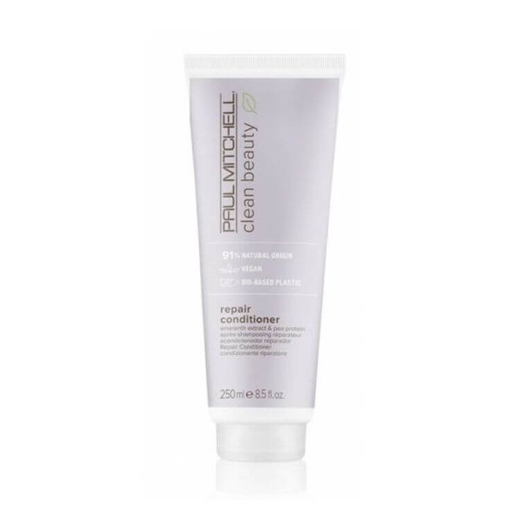 Rachel McCartney's hair received a revitalizing treatment with the product Paul Mitchell - Clean Beauty Repair Conditioner 250ml.